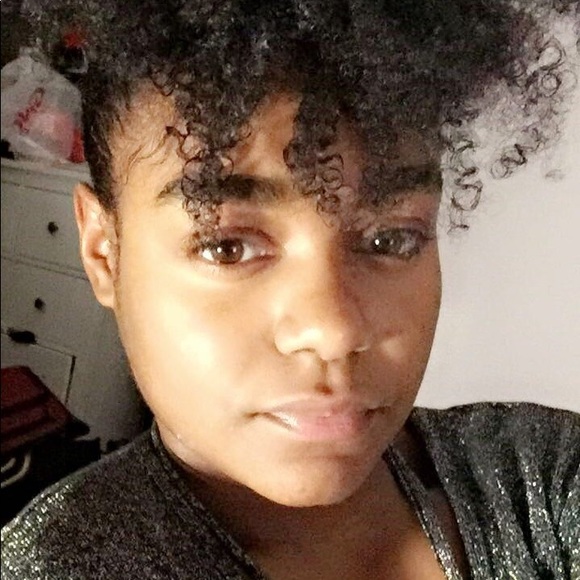 Meet your Posher, Nia - Picture 1 of 1